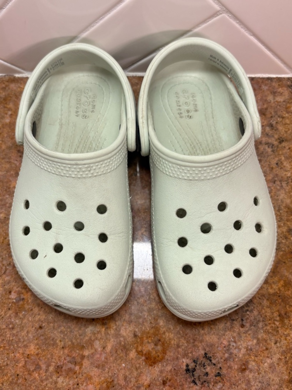 CROCS Kids Unisex Classic Clog in Light Green